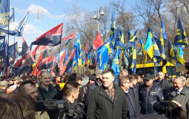 В Україні праві партії окремо не зможуть пройти в Раду, - соціолог