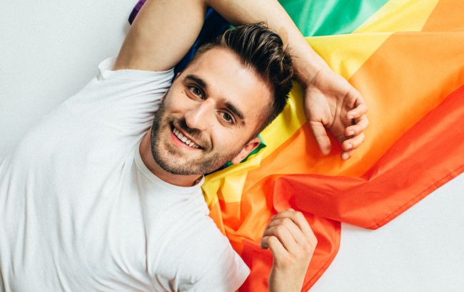 "Ми всі з одного тіста". Співак-гей ANDRUX - про ЛГБТ-військових, дискримінацію і "любов" церкви