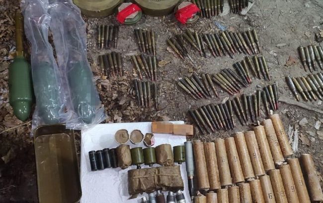 Мины, тротил и гранаты: СБУ обнаружила вблизи линии разграничения схрон боевиков