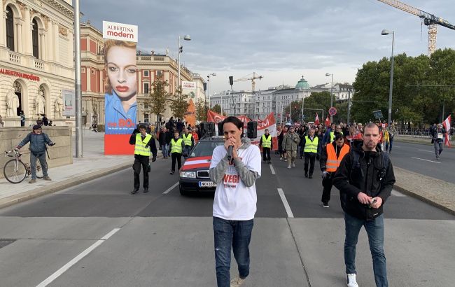 В Вене протестуют против вакцинации и требуют отставки канцлера