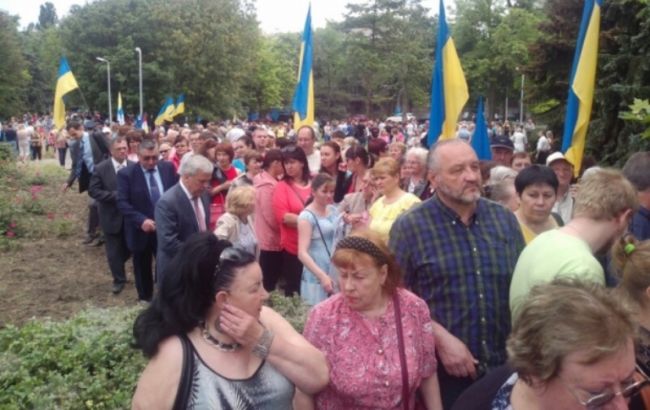 Представление Саакашвили: у Одесской ОГА собрались сотни людей