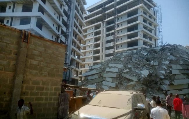 В Нигерии обрушилось 21-этажное здание: под завалами оказались десятки человек