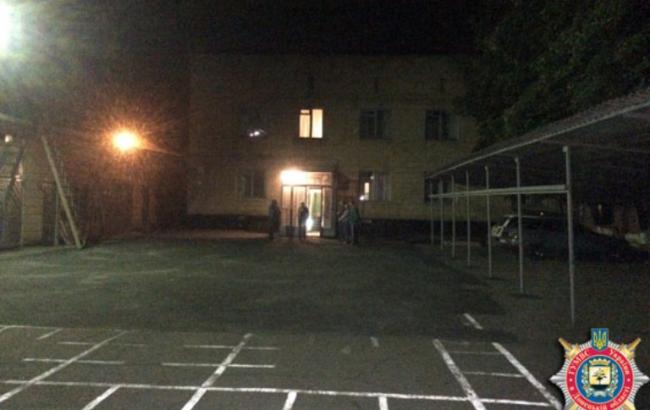 У Красноармійську невідомі закидали військкомат "коктейлями Молотова"