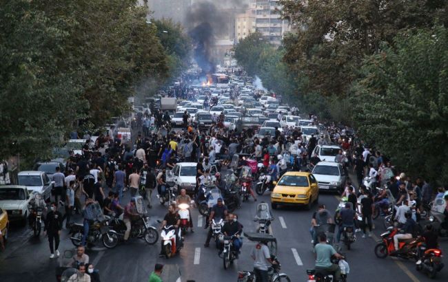 В Иране протестующие призвали к трехдневной забастовке