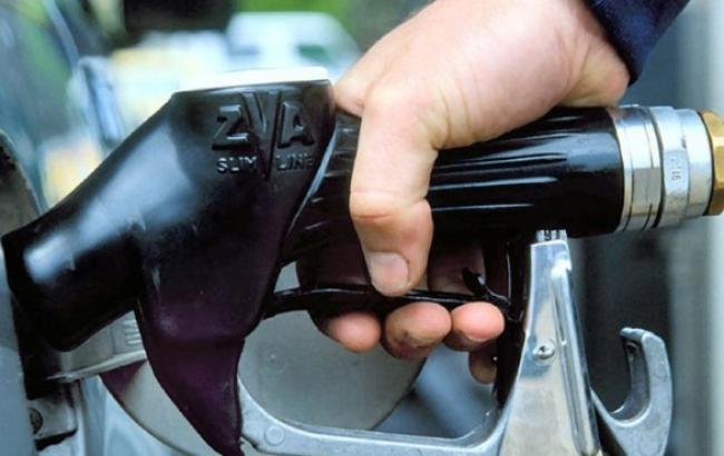 Розничные продажи бензина через АЗС Украины в октябре сократились на 23% - до 205,6 тис. т, - Госстат
