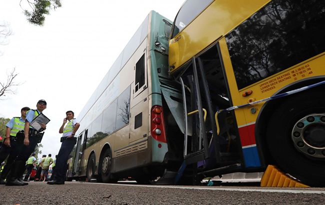 У ДТП з автобусами у Гонконзі постраждали майже 80 осіб