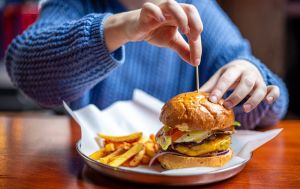 Що найгірше для довголіття: генетик назвав головні звички, які скорочують життя