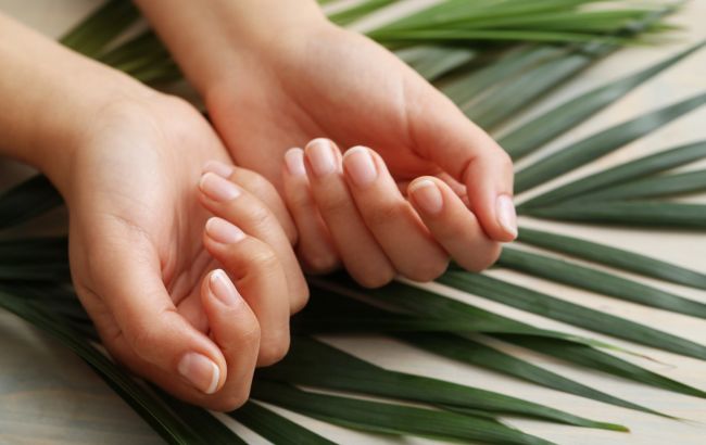 Шикарный маникюр к праздникам: три секрета, которые позволят быстро отрастить ногти