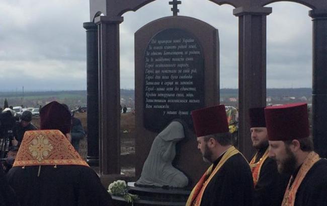 В Днепропетровске открыли мемориал погибшим в АТО воинам