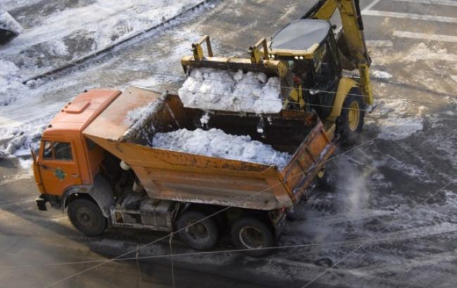 До прибирання снігу у Києві залучено близько 250 одиниць техніки, - КМДА