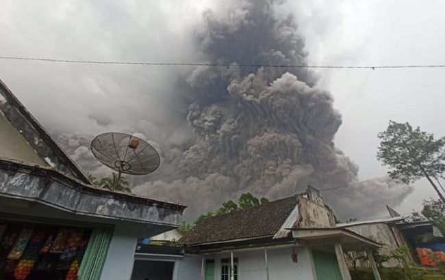 Кількість жертв виверження вулкана в Індонезії збільшилася до 22