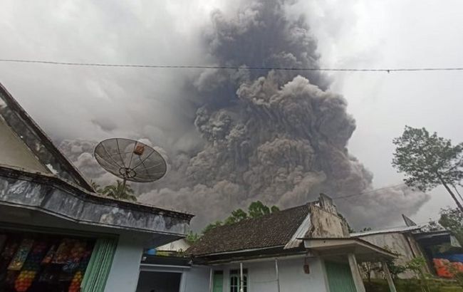 Кількість жертв виверження вулкана в Індонезії збільшилася до 22