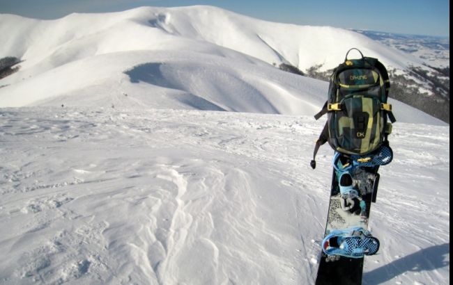 На Закарпатті рятувальники знайшли заблукалих у горах сноубордистів