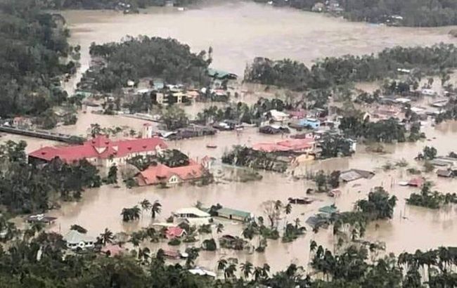 Жертвами супертайфуна на Филиппинах стали 75 человек