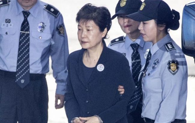 После пяти лет тюрьмы: в Южной Корее экс-президент вышла на свободу