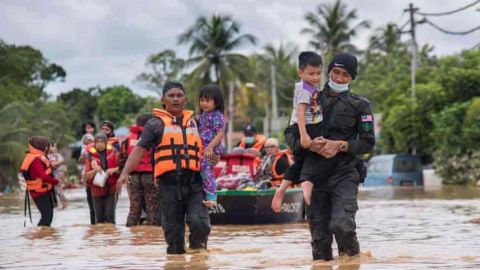 В Малайзии десятки тысяч человек эвакуировали из-за наводнений