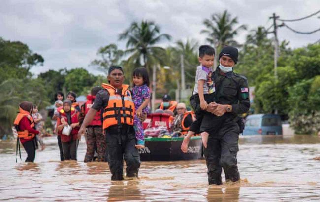 В Малайзии десятки тысяч человек эвакуировали из-за наводнений