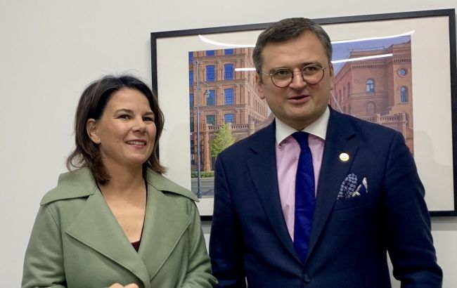 Кулеба обговорив з головою МЗС Німеччини посилення санкцій та поставки зброї