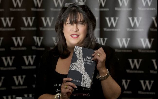 Вышла в свет новая книга из серии "50 оттенков серого"