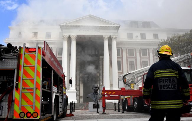 Пожар в парламенте ЮАР: подозреваемый в поджоге предстанет перед судом