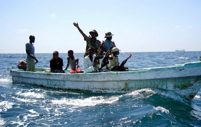 Захватившие корабль сомалийские пираты потребовали выкуп