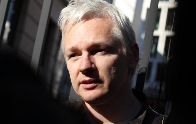 Засновник WikiLeaks готовий здатися владі США при помилуванні свого інформатора