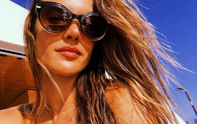 Фигура мечты: Алессандра Амбросио восхитила спортивным телом в откровенном образе