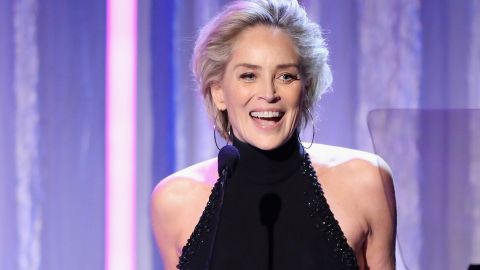 Роскошная женщина: 63-летняя Шэрон Стоун блеснула стройной фигурой в соблазнительном платье