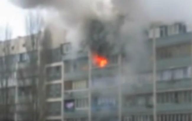 В Оболонском районе Киева утром возник пожар на балконах многоэтажки
