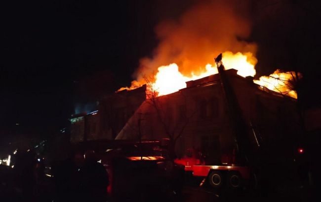 У Харкові ворожі снаряди завдали шкоди торговим майданчикам і житловим будинкам (фото)