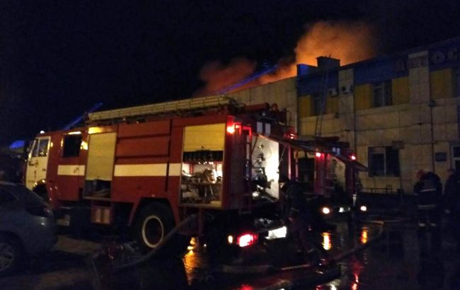 Пожежу біля автовокзалу у Полтаві локалізували