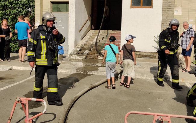 В Киеве произошел пожар рядом с взорвавшимся домом на Позняках