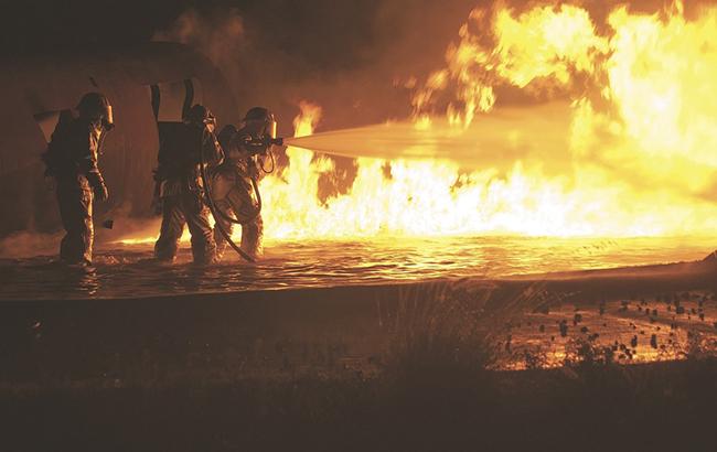 У Львові сталася пожежа на території підприємства