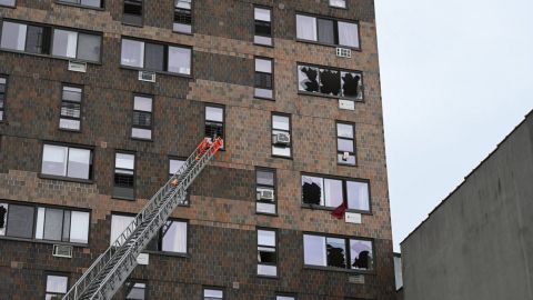 Пожежа в Нью-Йорку забрала життя 19 людей, серед них діти