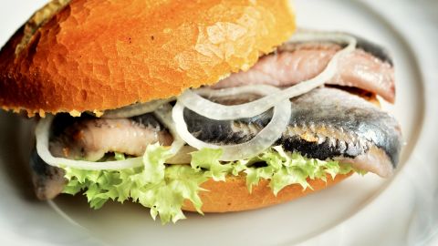 Три рецепта маринада для сельди от Клопотенко: есть рыбу можно уже через сутки