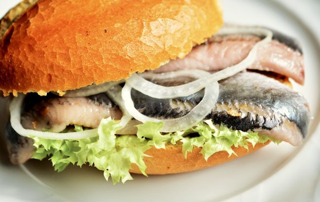 Три рецепта маринада для сельди от Клопотенко: есть рыбу можно уже через сутки