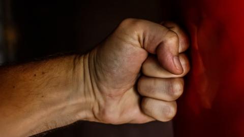 "А ты где людей убивал?": чеченцы наказали "российского спецназовца" за оскорбления в их адрес (видео)