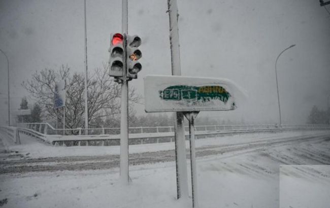 Потужний снігопад паралізував столицю Греції. У країні вівторок оголосили вихідним днем