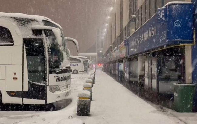 В Украине отменяют авиарейсы на фоне снегопадов в Турции