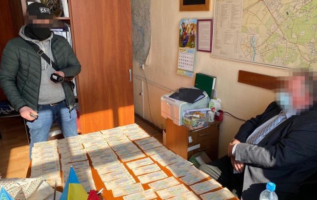 СБУ задержала на взятке высокопоставленного чиновника НАН Украины