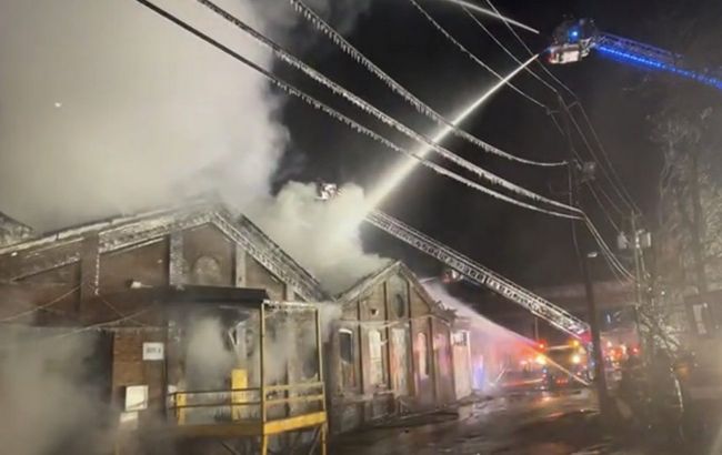 Жителів Нью-Джерсі просять закрити вікна після пожежі на заводі: хімікати літають у повітрі