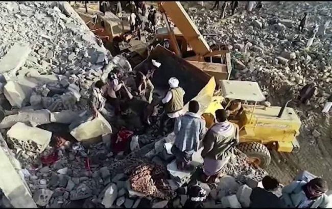 Арабская коалиция совершила авиаудар по тюрьме в Йемене: десятки погибших и раненых