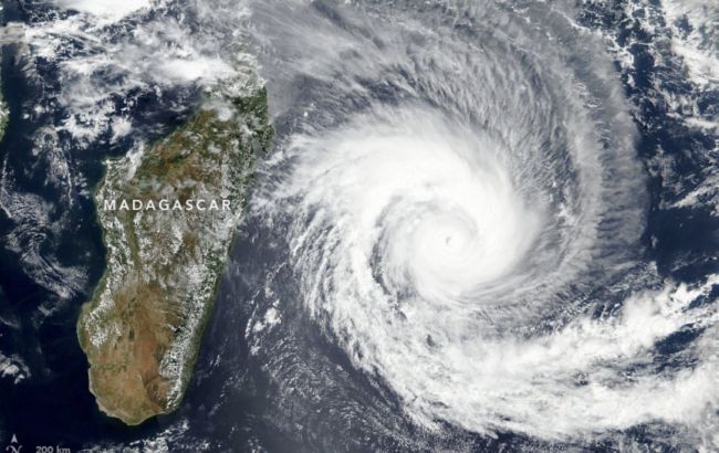Циклон "Бацирай" обрушился на побережье Мадагаскара: света нет, дома разрушены