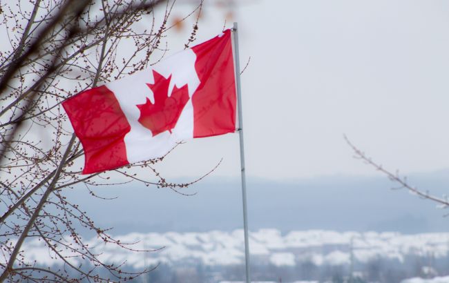 Официально. Канада временно отзывает семьи дипломатов из Украины