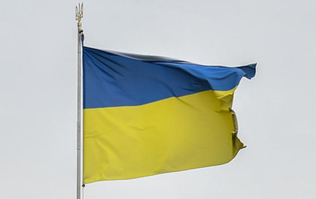 В Кривом Роге пьяные вандалы справили нужду на украинский флаг