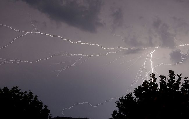 У Миколаївській області від удару блискавки помер підліток