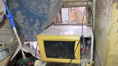 У Києві чотирикімнатну квартиру в центрі чоловік перетворив на звалище: її продали за 6,5 мільйонів