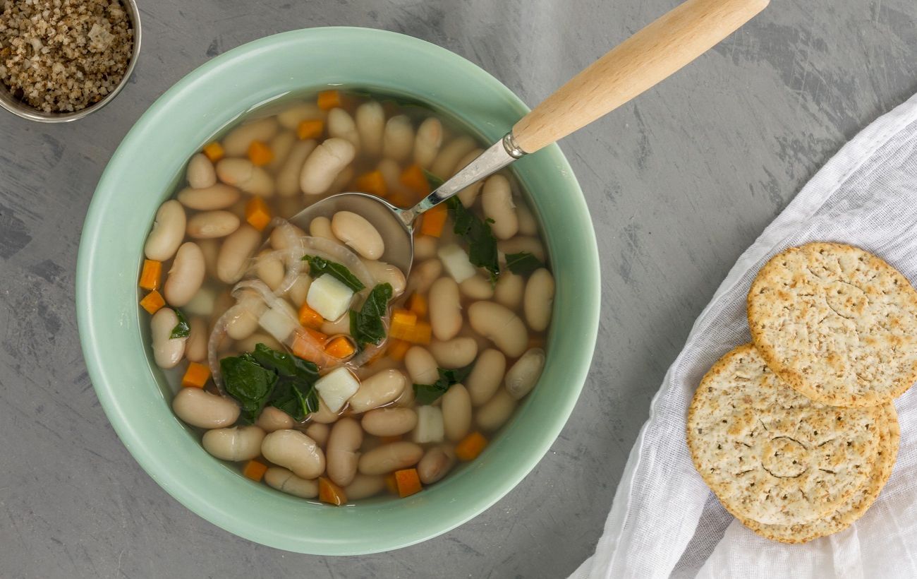 Експерт з довголіття назвав дешеву та просту їжу, яка "продовжить життя"