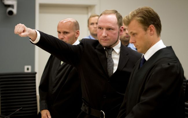 Норвежский суд отказал террористу Брейвику в досрочном освобождении