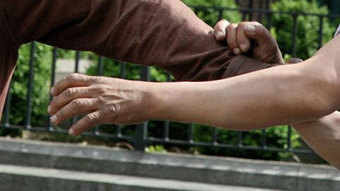 Позбавив ока: під Сумами син жорстоко побив свого батька